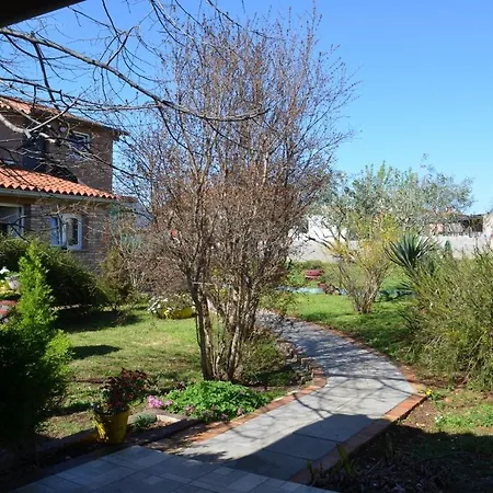 With A Parking Space Stinjan, - 20693 Apartment Pula